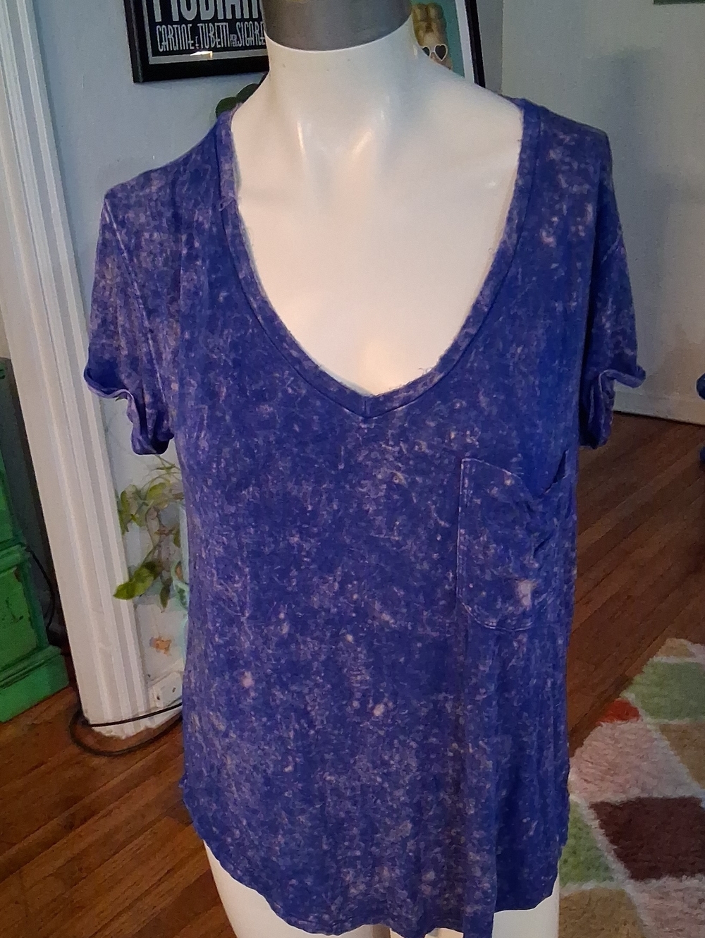 American Eagle Outfitters Mottled Royal Blue V-Neck Pocket Tee